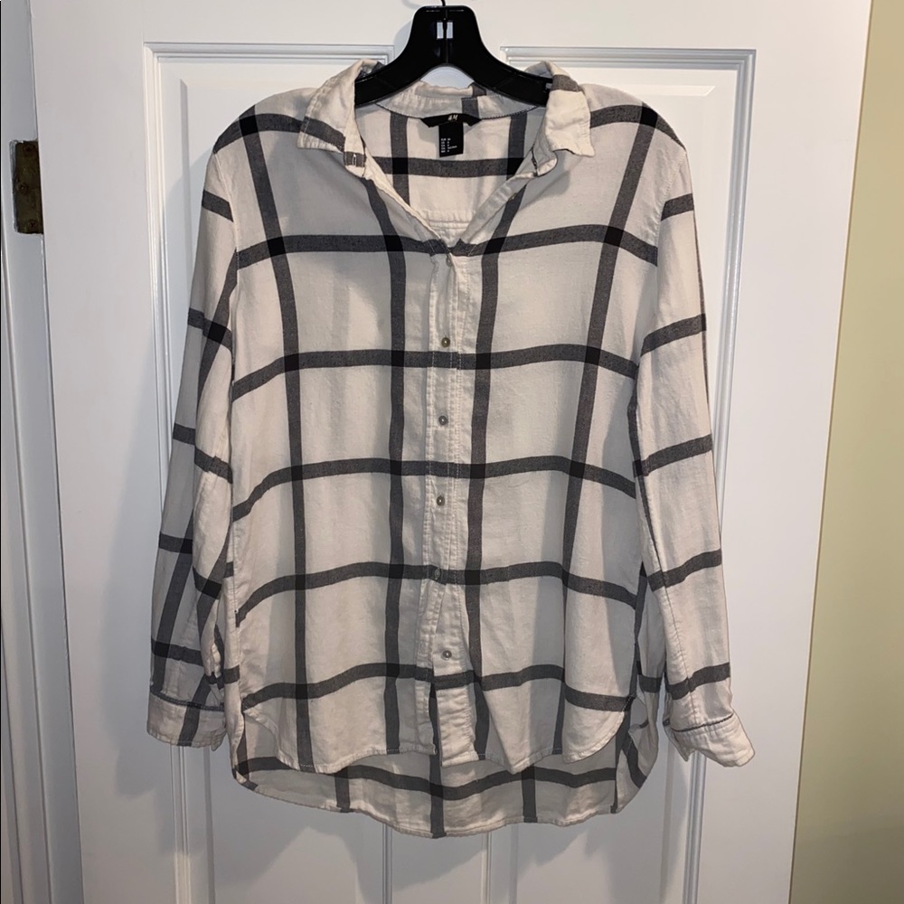 H&M button down top - Picture 3 of 5